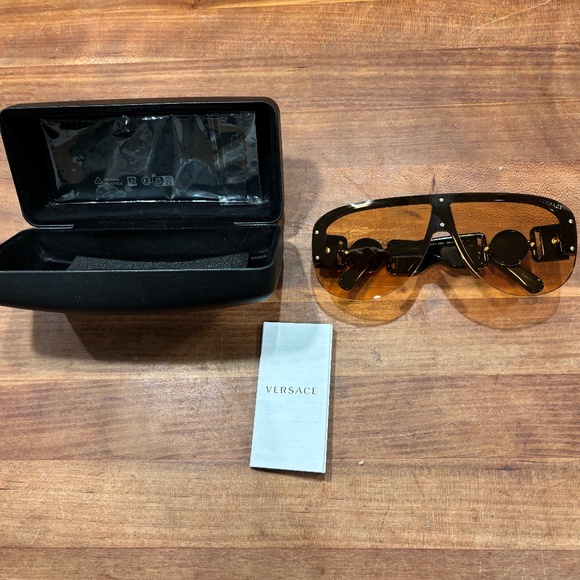 Versace Medusa Biggie Shield sunglasses black with gold Medusa NWT - Picture 14 of 15